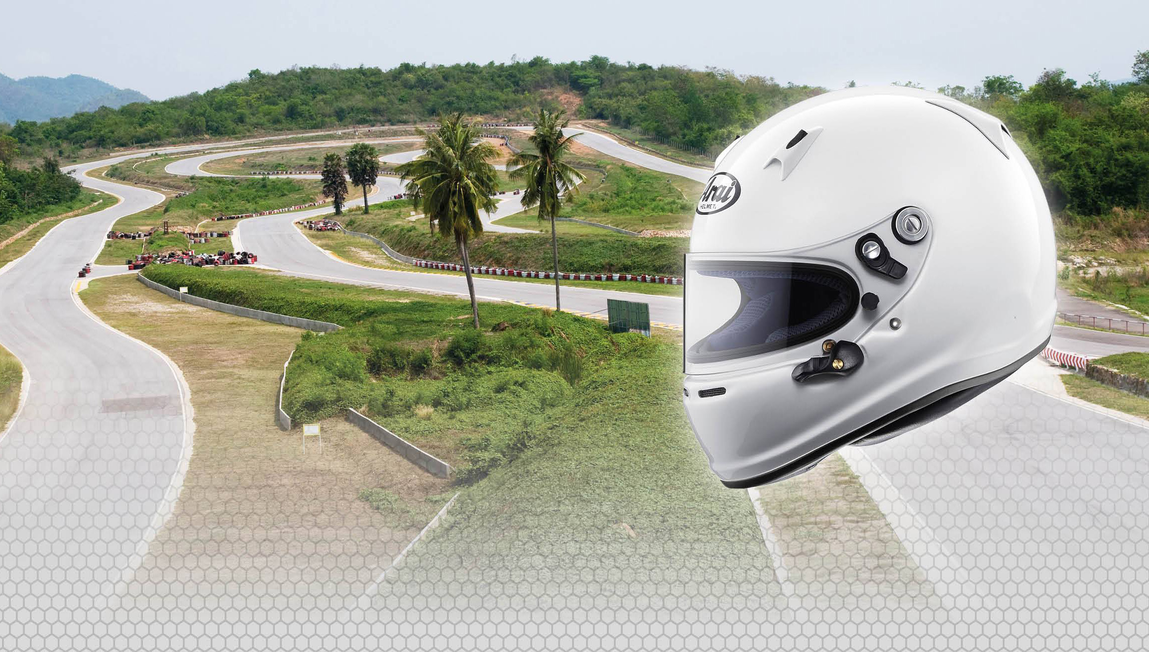 カートのヘルメットはAraiで決まりだと思うこれだけの理由